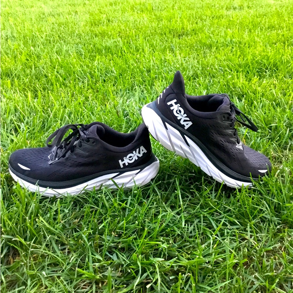 HOKA Clifton 8 Black Running Shoes Women’s Size 9B US.
